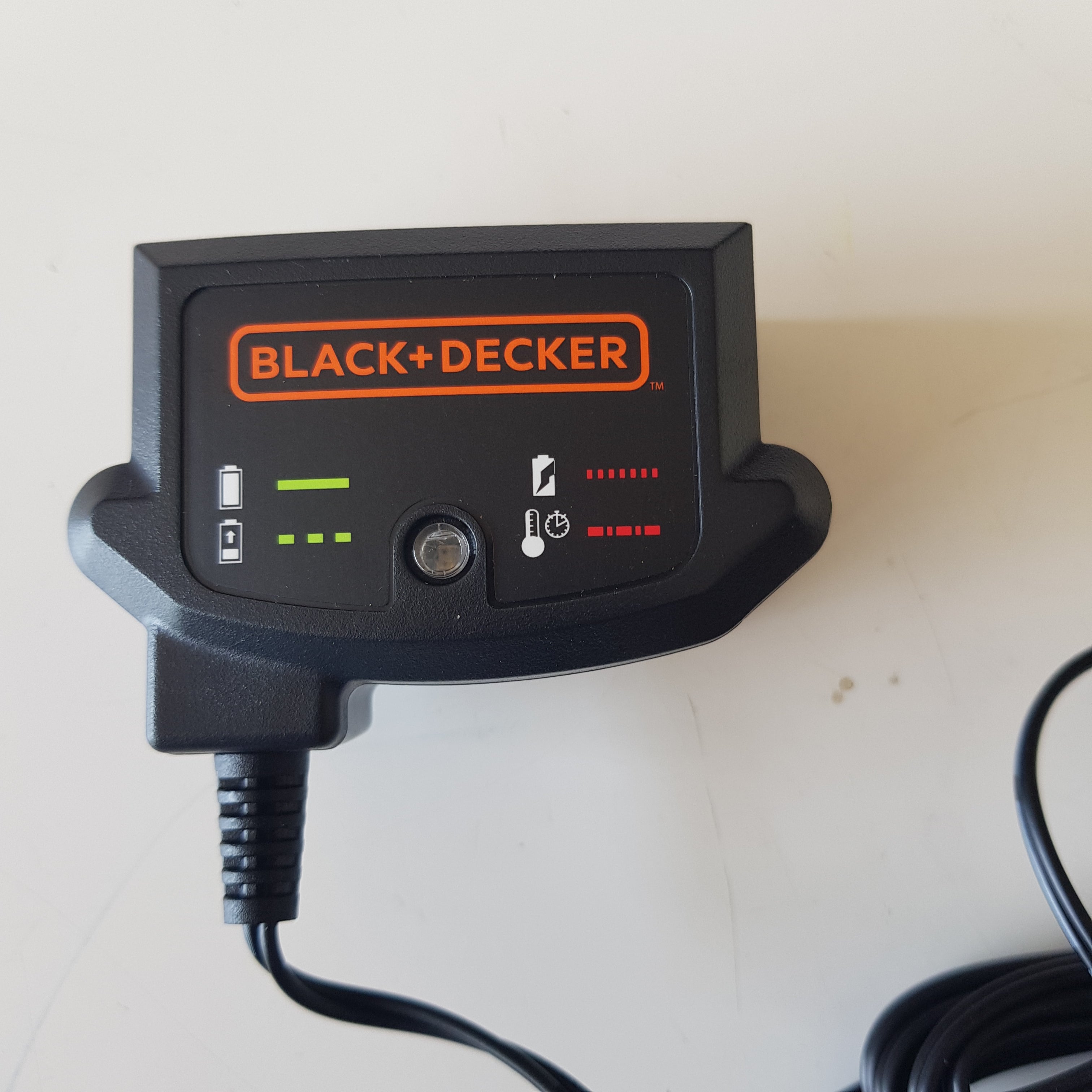 Carica batterie Black+Decker per aspirapolvere e elettroutensili 18v N494098 BLACK+DECKER